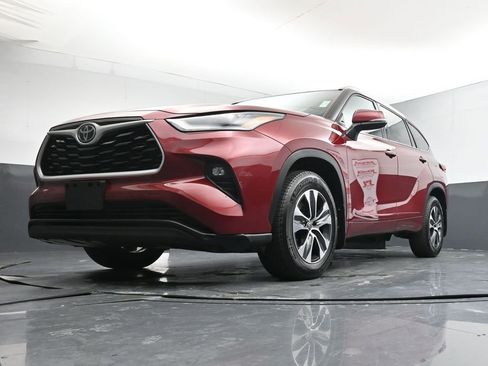 Used 2021 Toyota Highlander XLE image 37