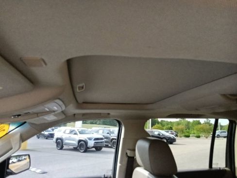 Used 2018 Chevrolet Suburban LT AWD/4WD image 16