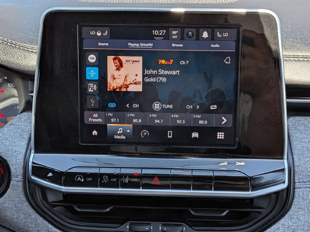 Used 2025 Jeep Compass Latitude w/ Sun & Sound Group AWD/4WD image 23