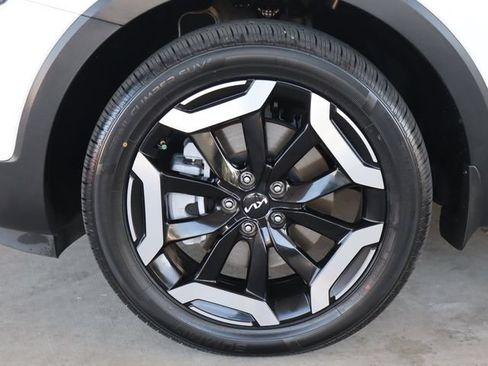 Used 2024 Kia Telluride S w/ S Sunroof Package FWD image 11