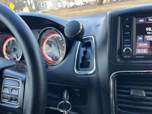 Used 2019 Dodge Grand Caravan SE FWD image 19