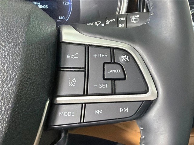 Used 2024 Toyota Highlander Platinum FWD image 28