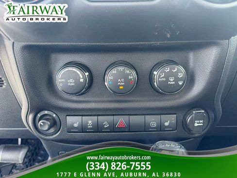 Used 2012 Jeep Wrangler Unlimited Sahara AWD/4WD image 23