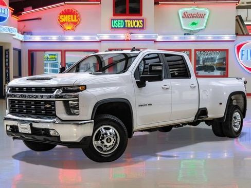 Used 2022 Chevrolet Silverado 3500 LT w/ Convenience Package image 2