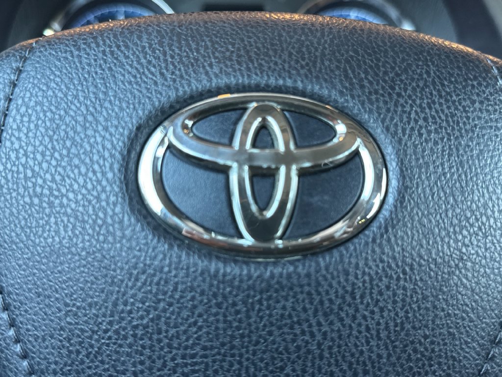 Used 2018 Toyota Corolla LE FWD image 36