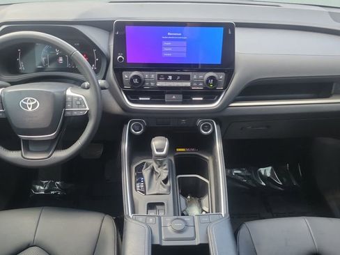 Certified 2024 Toyota Grand Highlander FWD image 11