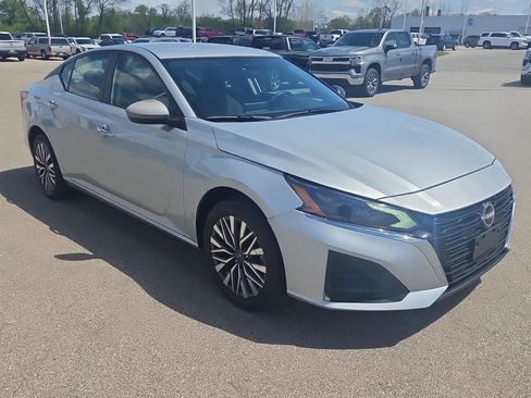 Used 2024 Nissan Altima 2.5 SV AWD/4WD image 10