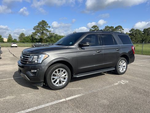 Used 2020 Ford Expedition XLT w/ Equipment Group 202A RWD image 4