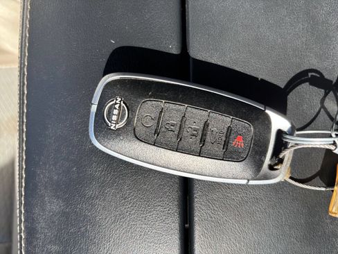 Used 2025 Nissan Rogue SV FWD image 27