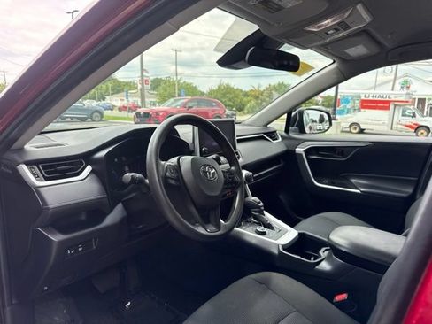 Used 2024 Toyota RAV4 LE AWD/4WD image 10