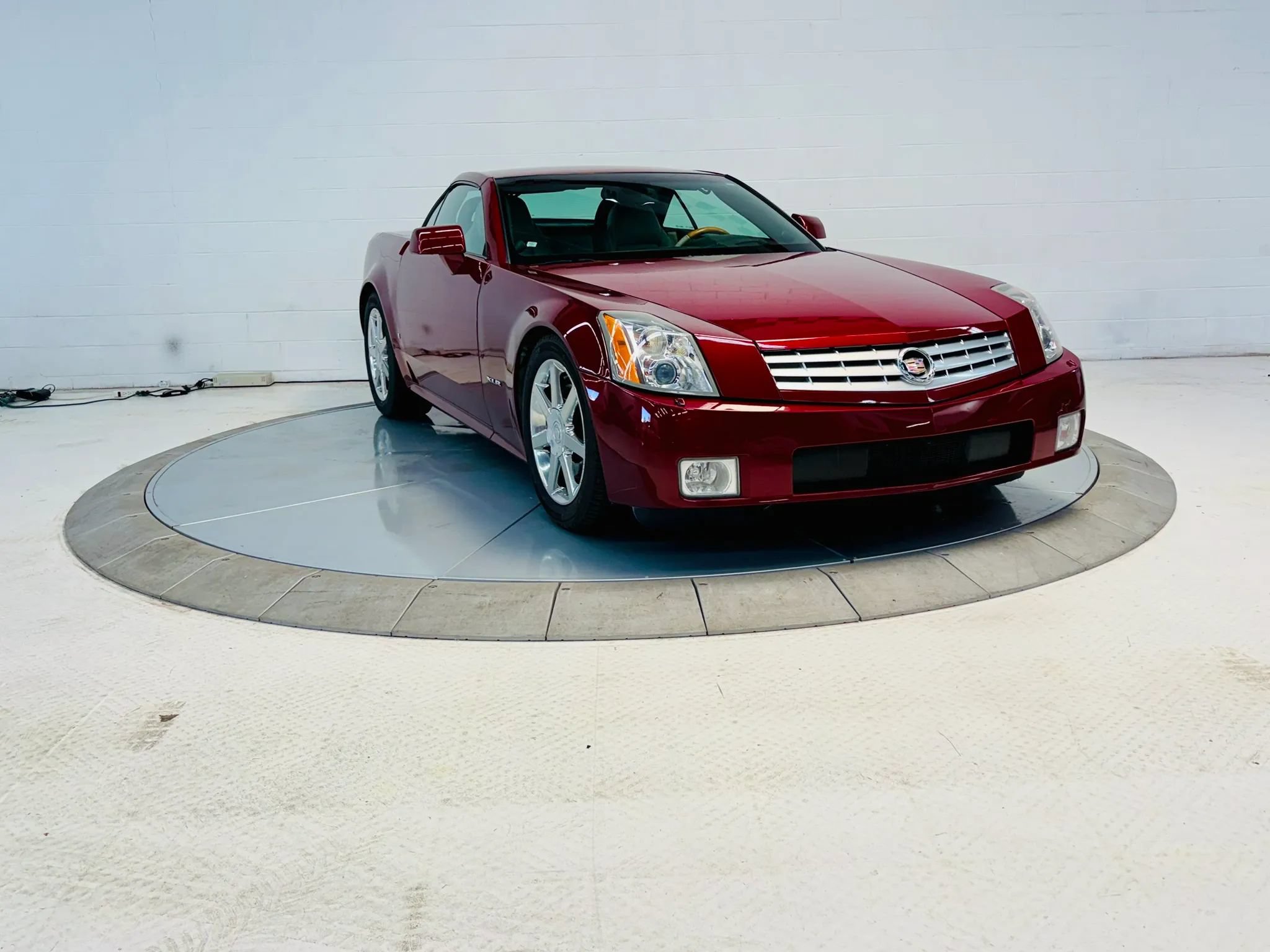 Used 2006 Cadillac XLR RWD image 17