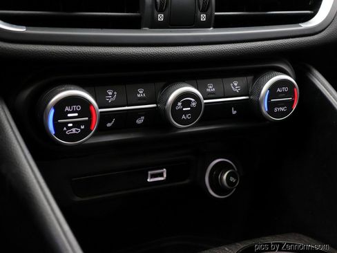 Used 2022 Alfa Romeo Giulia Ti AWD/4WD image 22