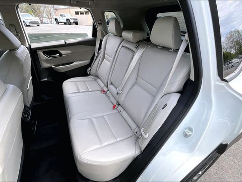 Used 2023 Nissan Rogue SL w/ SL Premium Package image 19