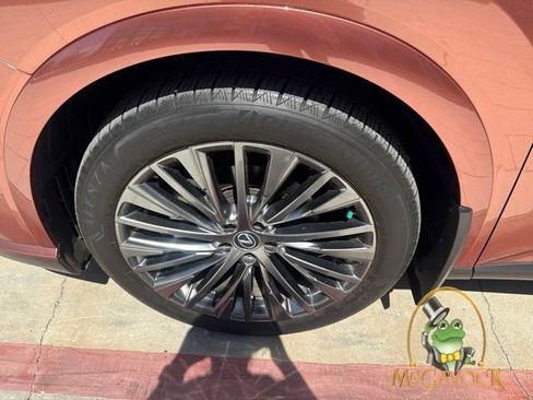 Used 2024 Lexus RX 350 FWD w/ Convenience Package image 9