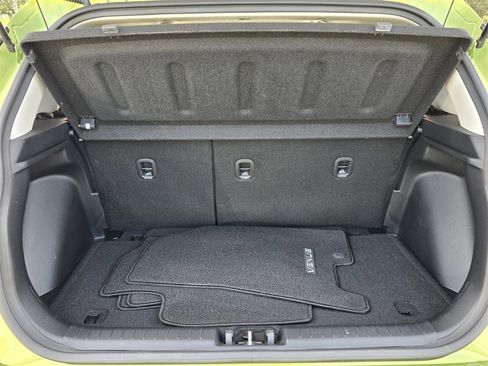 Certified 2022 Hyundai Venue SE image 14