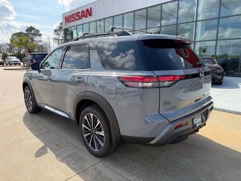 New 2026 Nissan Pathfinder Platinum image 3