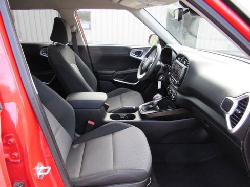 Used 2022 Kia Soul LX w/ Technology Package image 8