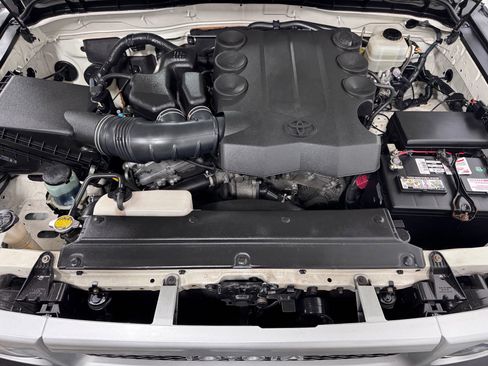 Used 2010 Toyota FJ Cruiser Sport Utility 2D image 12