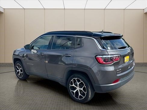 Used 2024 Jeep Compass Limited AWD/4WD image 4