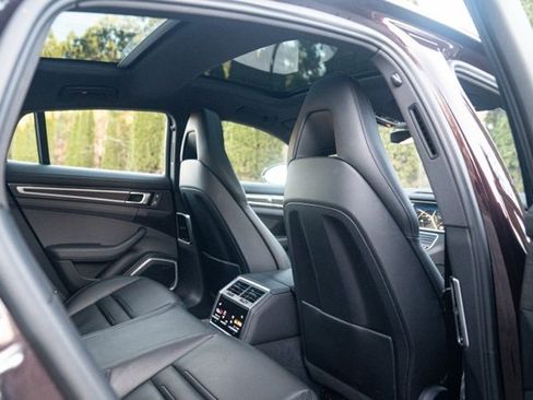 Used 2023 Porsche Panamera 4 Platinum Edition image 35