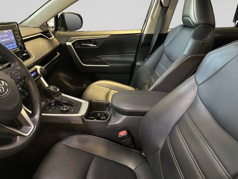 Used 2022 Toyota RAV4 XLE Premium AWD/4WD image 9