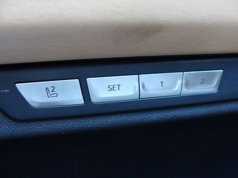 Used 2017 BMW 750i xDrive image 35