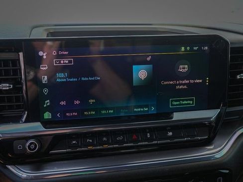 Used 2024 Chevrolet Silverado 1500 High Country w/ Technology Package image 24