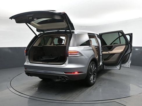 Used 2023 Lincoln Aviator Reserve w/ Equipment Group 201A image 28