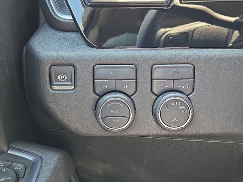 Used 2025 Chevrolet Silverado 1500 LT AWD/4WD image 24