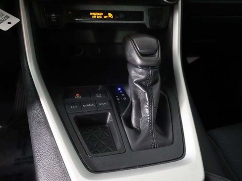 Used 2020 Toyota RAV4 LE FWD image 40