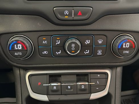 Used 2024 GMC Terrain SLE w/ Driver Convenience Package FWD image 44