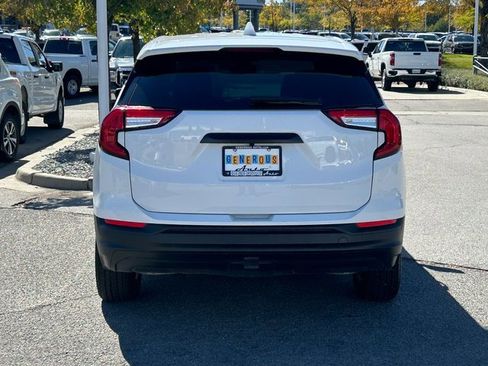 Used 2023 GMC Terrain SLE image 4