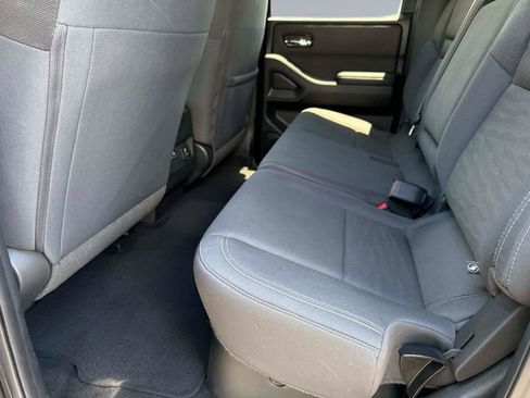 Used 2023 Nissan Frontier SV w/ SV Convenience Package RWD image 13