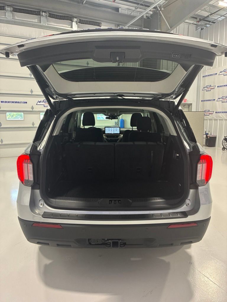 Used 2025 Ford Explorer Active AWD/4WD image 32