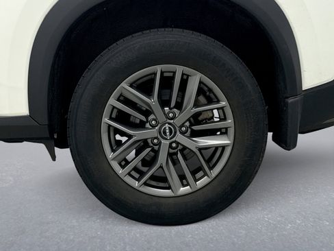 Used 2023 Nissan Rogue S image 11