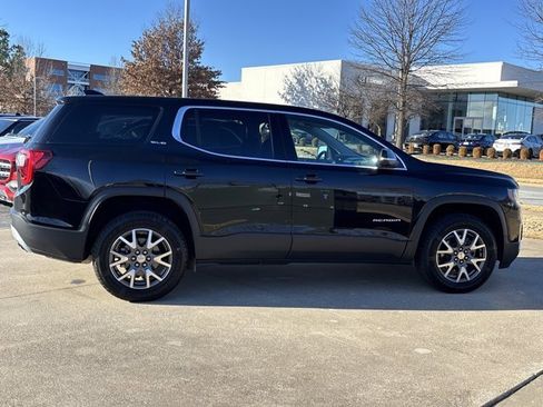 Used 2023 GMC Acadia SLE image 2