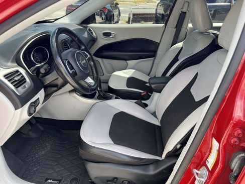 Used 2019 Jeep Compass Latitude w/ Popular Equipment Group FWD image 9