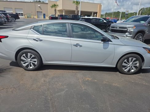 Used 2024 Nissan Altima 2.5 S image 7