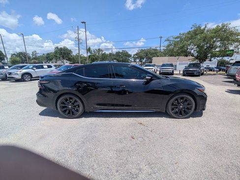Used 2021 Nissan Maxima SR w/ Sport Mat Group FWD image 2