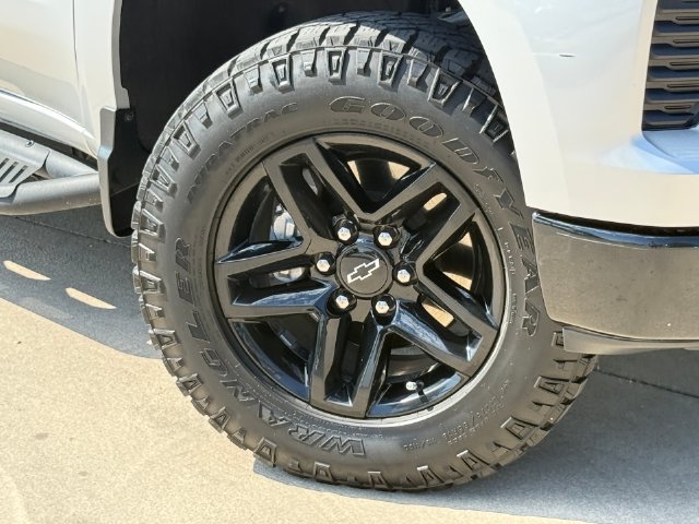 Used 2022 Chevrolet Silverado 1500 LT Trail Boss w/ LT Trail Boss Premium Package AWD/4WD image 2