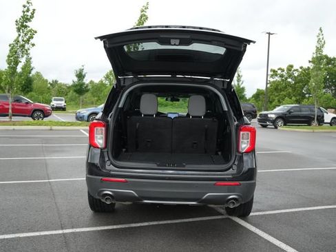 Used 2022 Ford Explorer XLT w/ Equipment Group 202A RWD image 17