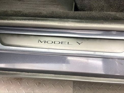 Used 2023 Tesla Model Y Long Range AWD/4WD image 31