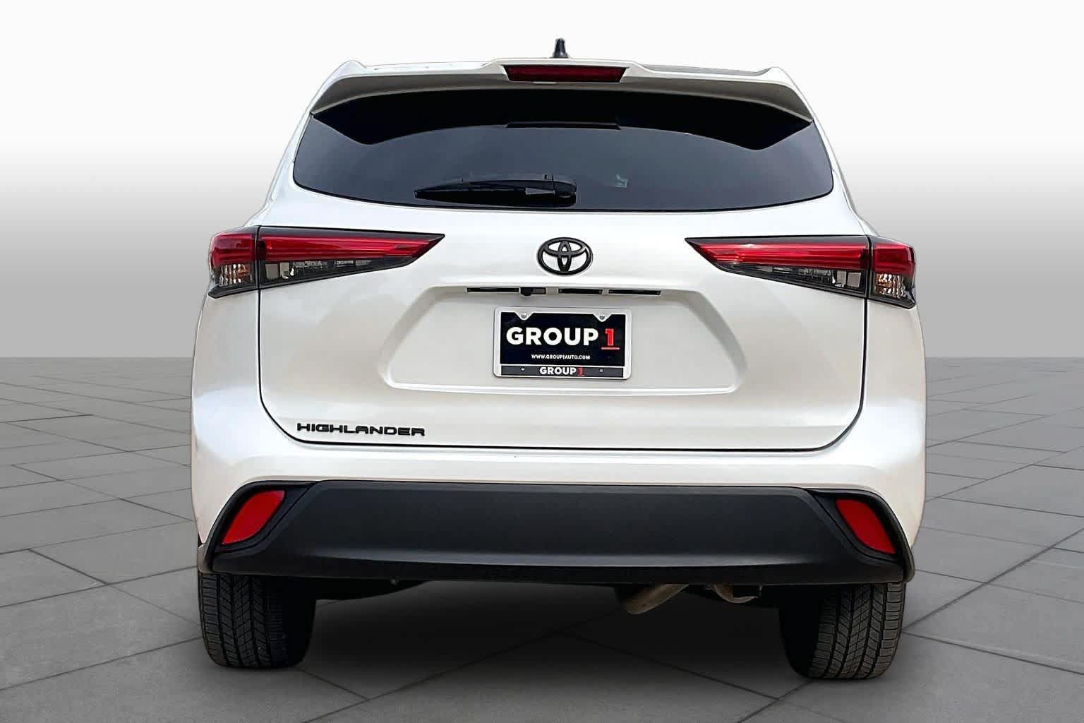 Used 2022 Toyota Highlander L FWD image 5