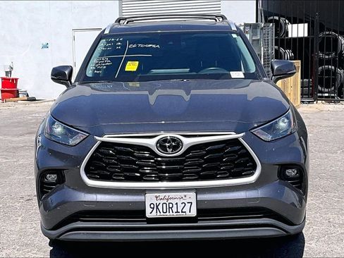 Used 2024 Toyota Highlander XLE AWD/4WD image 2