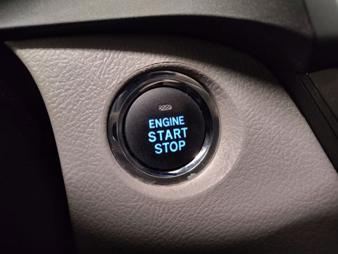 Used 2019 Toyota Sienna XLE image 26