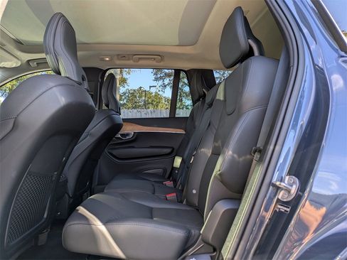 Used 2025 Volvo XC90 B6 Plus image 17