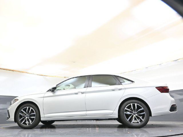 Used 2026 Volkswagen Jetta SE FWD image 39