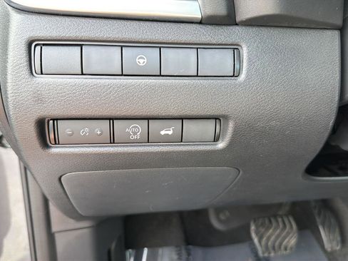 Used 2024 Nissan Rogue SV AWD/4WD image 19