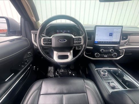 Used 2024 Ford Expedition XLT image 6