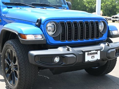 Used 2024 Jeep Gladiator Sport AWD/4WD image 23